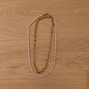 Pearl and chain necklace